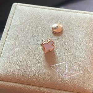 Sweet Alhambra earstud - Yellow gold, Mother-of-pearl ---ONE earring |